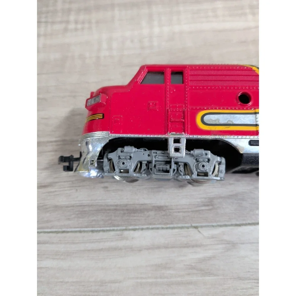 HO Scale Bachmann Santa Fe F7 Diesel Locomotive #307 Warbonnet Vintage Train
